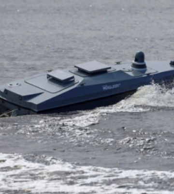 Морський дрон вперше в історії знищив російський гелікоптер Мі-8 у Криму – ГУР (відео)