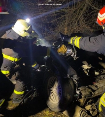 П’ять молодих хлопців і дівчат загинули в автокатастрофі на Франківщині (ФОТО)