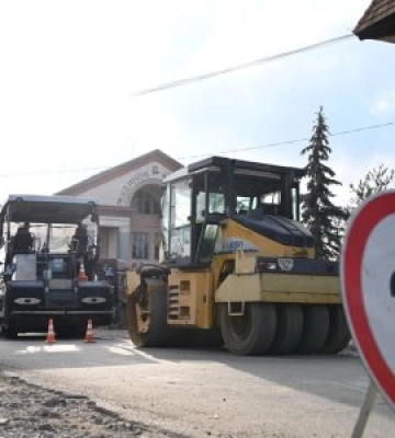 Попри відсутність державного фінансування на Закарпатті упродовж року активно ремонтували дороги місцевого значення
