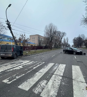 ДТП між легковиком і мінівеном у Черкасах: поліцейські розповіли деталі