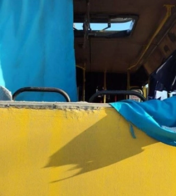 Під удар російського дрону потрапило дві маршрутки у Херсоні 