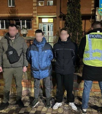 У Києві затримали двох хлопців, які підпалили авто військових