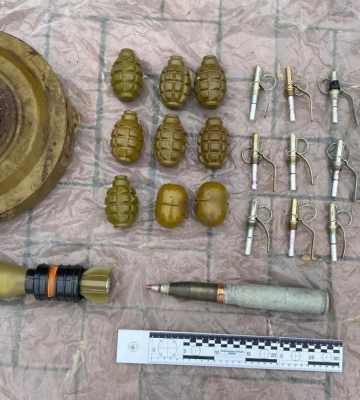 На одній з автостоянок Рівного виявили авто, завантажене боєприпасами