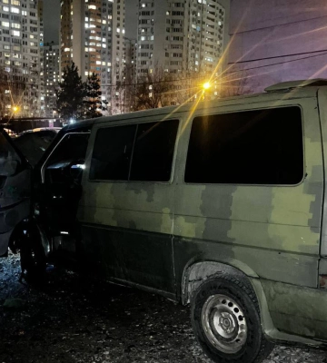 У Києві затримали двох хлопців, які підпалили авто військових