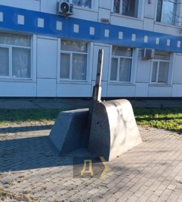 В Одессе демонтировали памятник Высоцкому