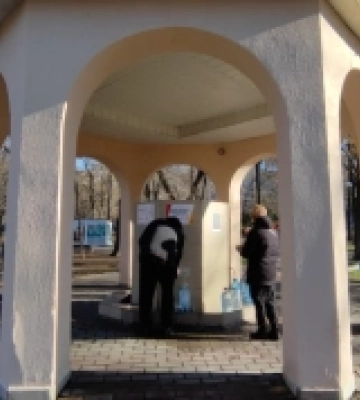 Бювет у сквері Мечникова в Одесі відкрили після ремонту артезіанської свердловини