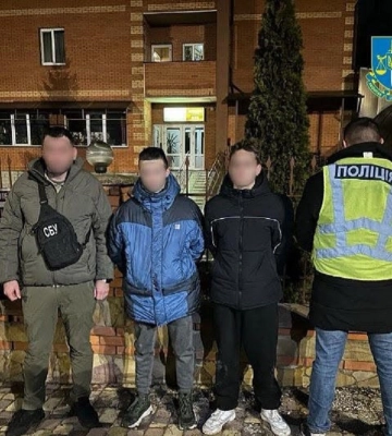 У Києві затримали двох хлопців, які підпалили авто військових