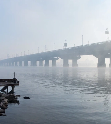 У перший день 2025 року в Києві обмежать рух транспорту біля мосту Патона