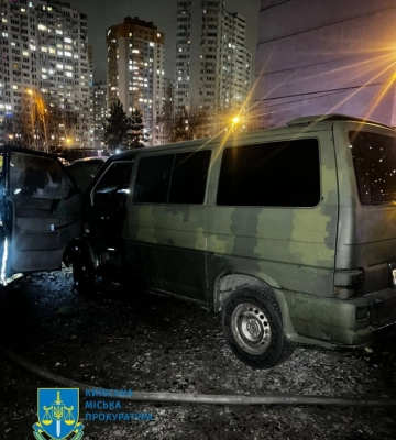 У Києві судитимуть двох хлопців, які підпалили автомобілі військових за гроші фсб (ФОТО)