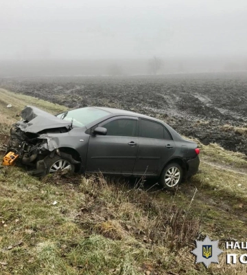 На Київщині внаслідок тарану легковика та мікроавтобуса постраждали троє людей