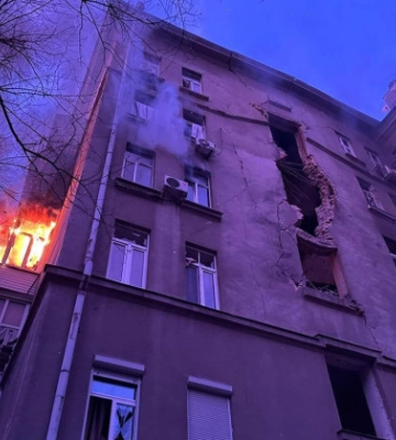 У Києві на Печерську горить будинок після падіння уламків збитого шахеда — фото наслідків ворожої атаки