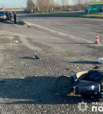 На Львівщині у зіткненні з вантажівкою загинув мопедист