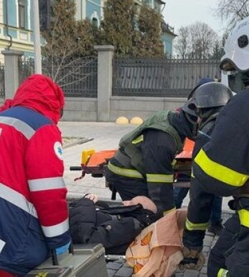 Уламки БПЛА впали на один із корпусів НБУ: виникла пожежа