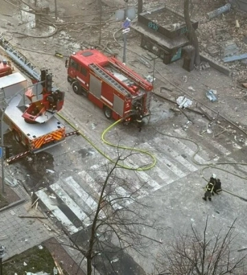 У Києві горів дах корпусу Нацбанку внаслідок падіння уламків шахеда