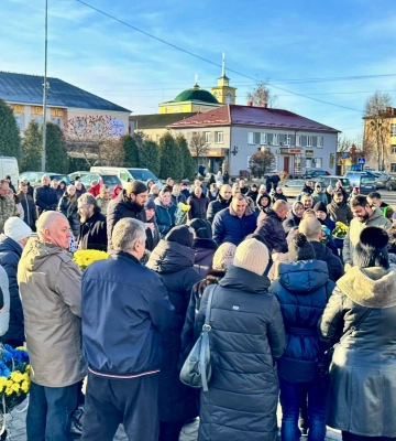 У Корці прощаються з воїном, який загинув під час штурму