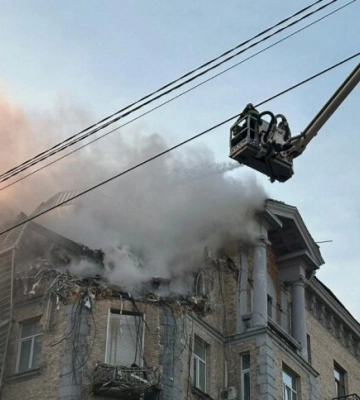 Під завалами будинку на Печерську знайшли загиблу жінку — КГВА