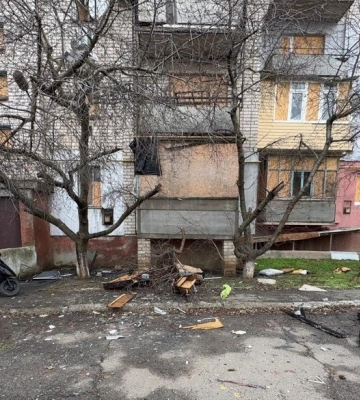 Окупанти вдарили по Дніпровському району Херсона, вбивши людину