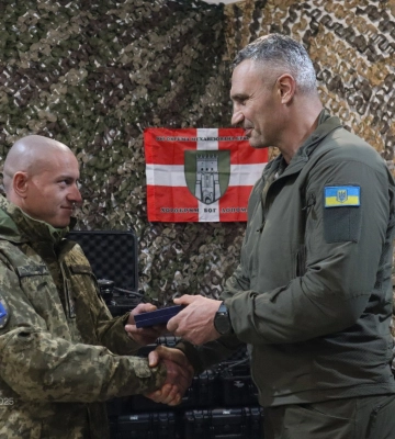 Віталій Кличко привіз волинській бригаді 50 квадрокоптерів та нагородив Героїв медалями