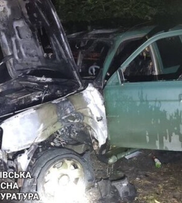 Двох підлітків, які підпалювали авто українських захисників, викрили правоохоронці в Харкові. ФОТО