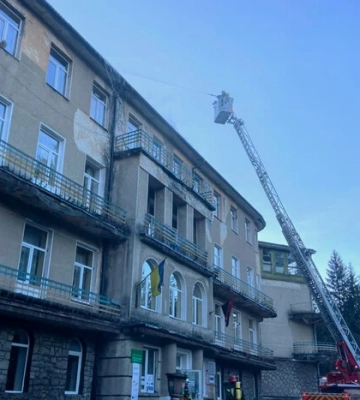 На Прикарпатті в санаторії спалахнула пожежа: евакуйовано понад сотню осіб