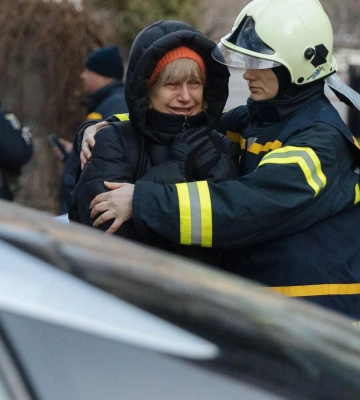 Спасательная операция в Киеве продолжается в сложных условиях — обрушились лестничные клетки