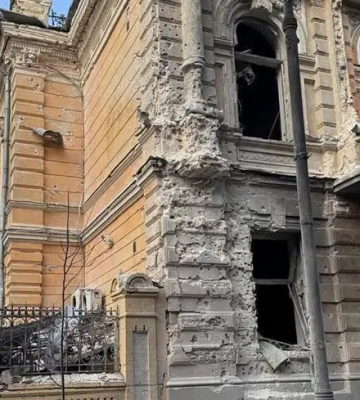 Обстріл 1 січня. У Києві внаслідок атаки РФ пошкоджений будинок Національної спілки письменників — фото