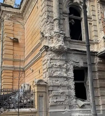 Обстріл 1 січня. У Києві внаслідок атаки РФ пошкоджений будинок Національної спілки письменників — фото