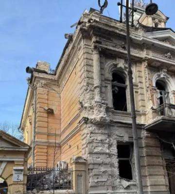 Обстріл 1 січня. У Києві внаслідок атаки РФ пошкоджений будинок Національної спілки письменників — фото