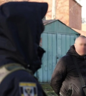 У Чернігові затримали чоловіка, який біля стели загиблим Героям вигукнув слова на підтримку РФ