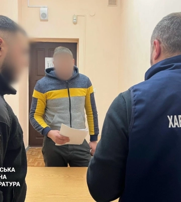 У Києві та Харкові затримано дві злочинні групи паліїв автомобілів військових