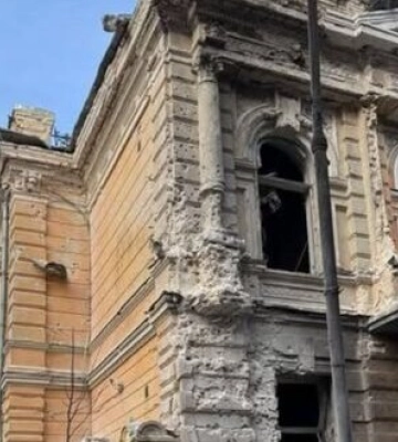 Атака РФ на Київ 1 січня: пошкоджена будівля Національної спілки письменників України. ФОТО
