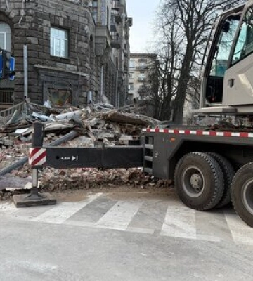 В Киеве вторые сутки продолжается ликвидация последствий атаки российских &quot;Шахедов&quot;. ВИДЕО+ФОТО