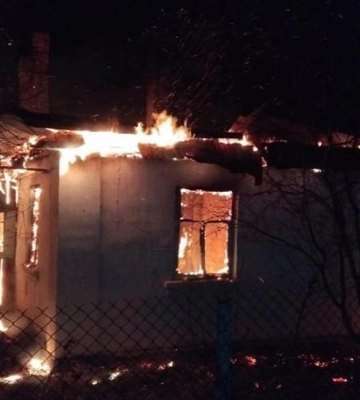 На Волині горить деревообробне підприємство (Фото)