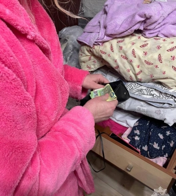 Рівнянка викликала поліцію у новорічну ніч через крадіжку, а потім гроші знайшлись