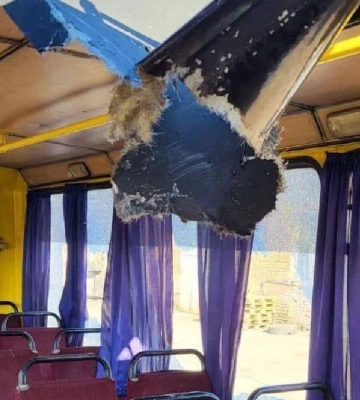 В одному з районів Херсона під обстріл потрапила маршрутка