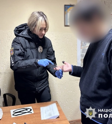 Одеські поліцейські викрили 22-річного молодика у підпалі двох поштових відділень
