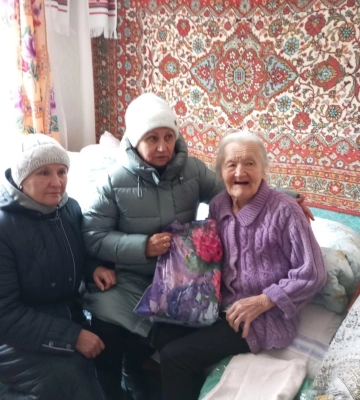 Все життя трудилася на різних посадах і діждала правнуків: довгожителька з Волині відзначила 91-річчя