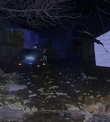 У Сумах нетверезий водій зніс паркан на вулиці Роменській