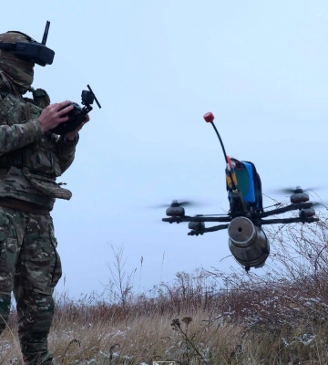 Украинские FPV-дроны уничтожили четыре танка и три БМП россиян на Донбассе