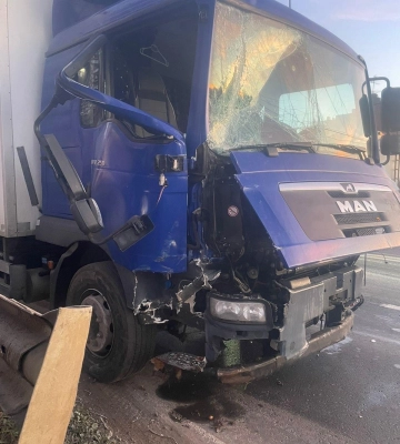 На слизькій дорозі в Одеському районі сталася ДТП за участю трьох автомобілів: двоє постраждалих