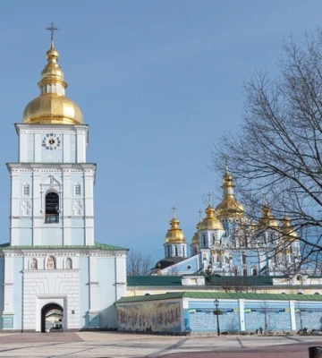 Киян та гостей столиці місцева влада запрошує на екскурсійні прогулянки