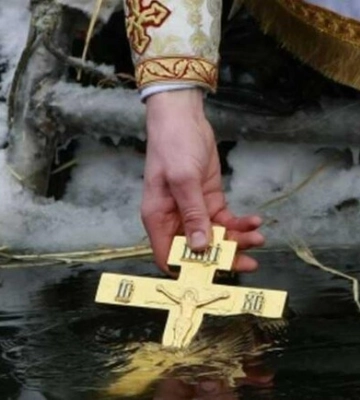 Чи дозволено купатися на Водохреща у Дніпрі: обмеження, поради та безпека