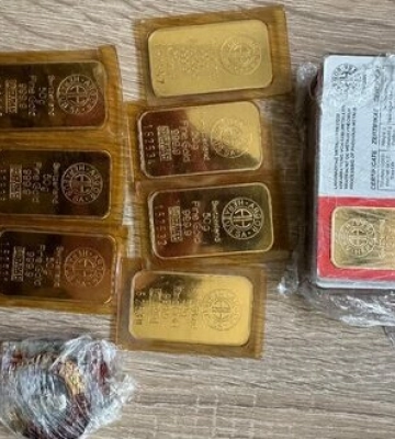 Прикордонники на Львівщині виявили у підлокітнику автомобіля 1,5 кг золота. ФОТО