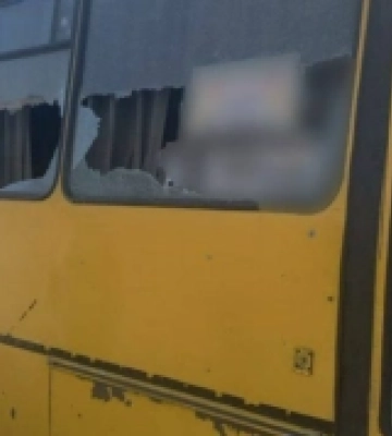 Росіяни скинули вибухівку на маршрутний автобус в Херсоні: четверо постраждалих