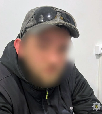 У Хмельницькому затримали молодика, який пограбував пенсіонера