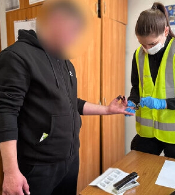 Напав із ножем на військовослужбовця: В Одесі затримали 35-річного рецидивіста. ФОТО