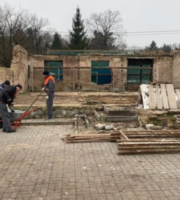 Відновлення та відбудова музею Шухевича у Білогорщі триває: які роботи виконують
