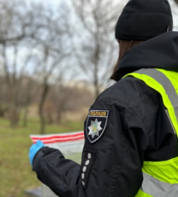 Відібрав телефон та вдарив ножем: в Одесі затримали нападника на військового
