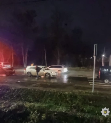 У Чернівцях внаслідок потрійної ДТП постраждав один із водіїв-учасників