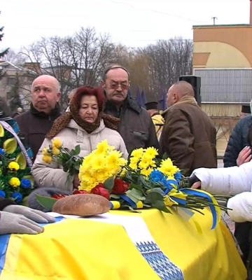 Віддав життя за Батьківщину: у Рівному провели в останню дорогу захисника Олександра Поліщука (ВІДЕО)